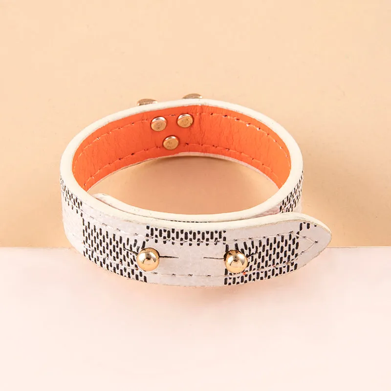 Classic Letter V Plaid Pattern Leather Bracelet Bangle