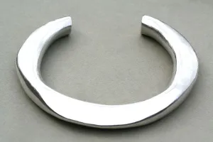 clean buckled cuff
