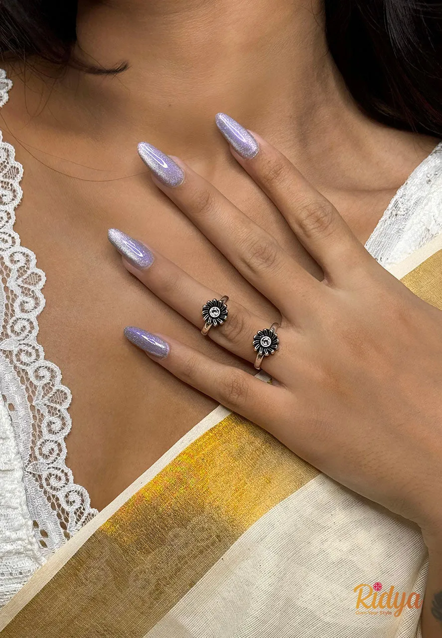 Floral Details Dazzling Stone Everyday Ring