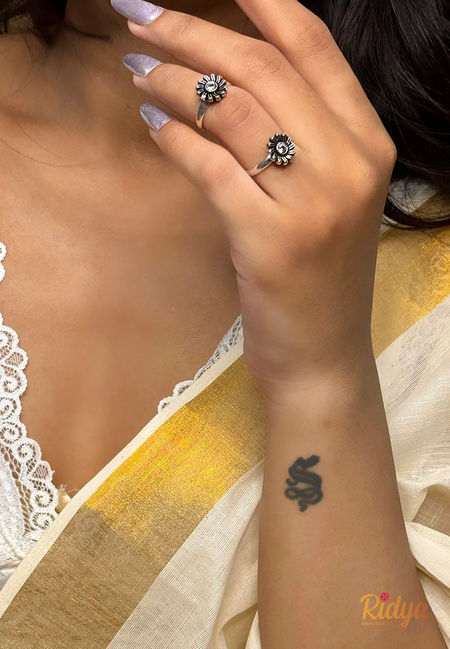 Floral Details Dazzling Stone Everyday Ring