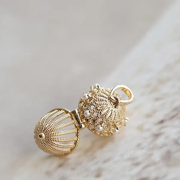 Romantic Hollow Frame Locket Pendant