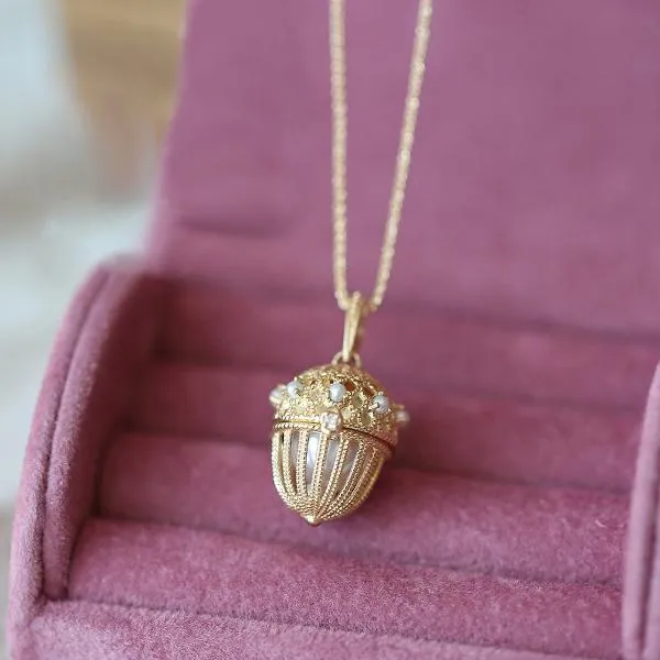 Romantic Hollow Frame Locket Pendant