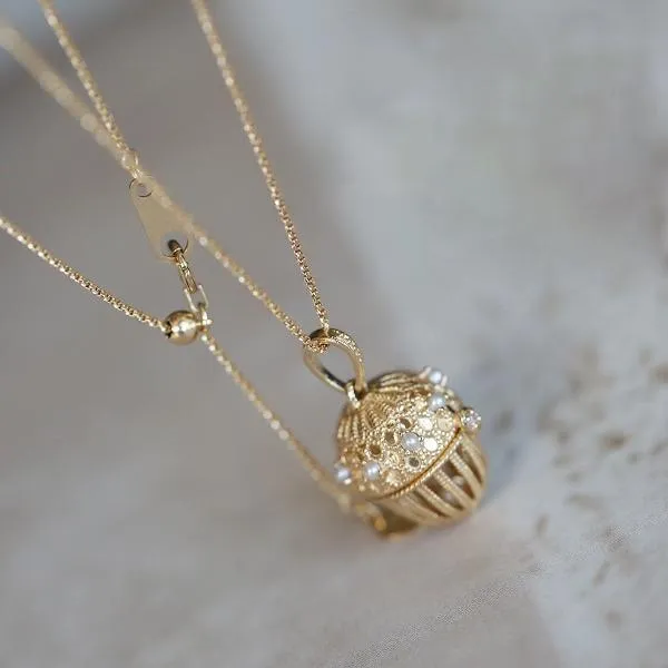 Romantic Hollow Frame Locket Pendant