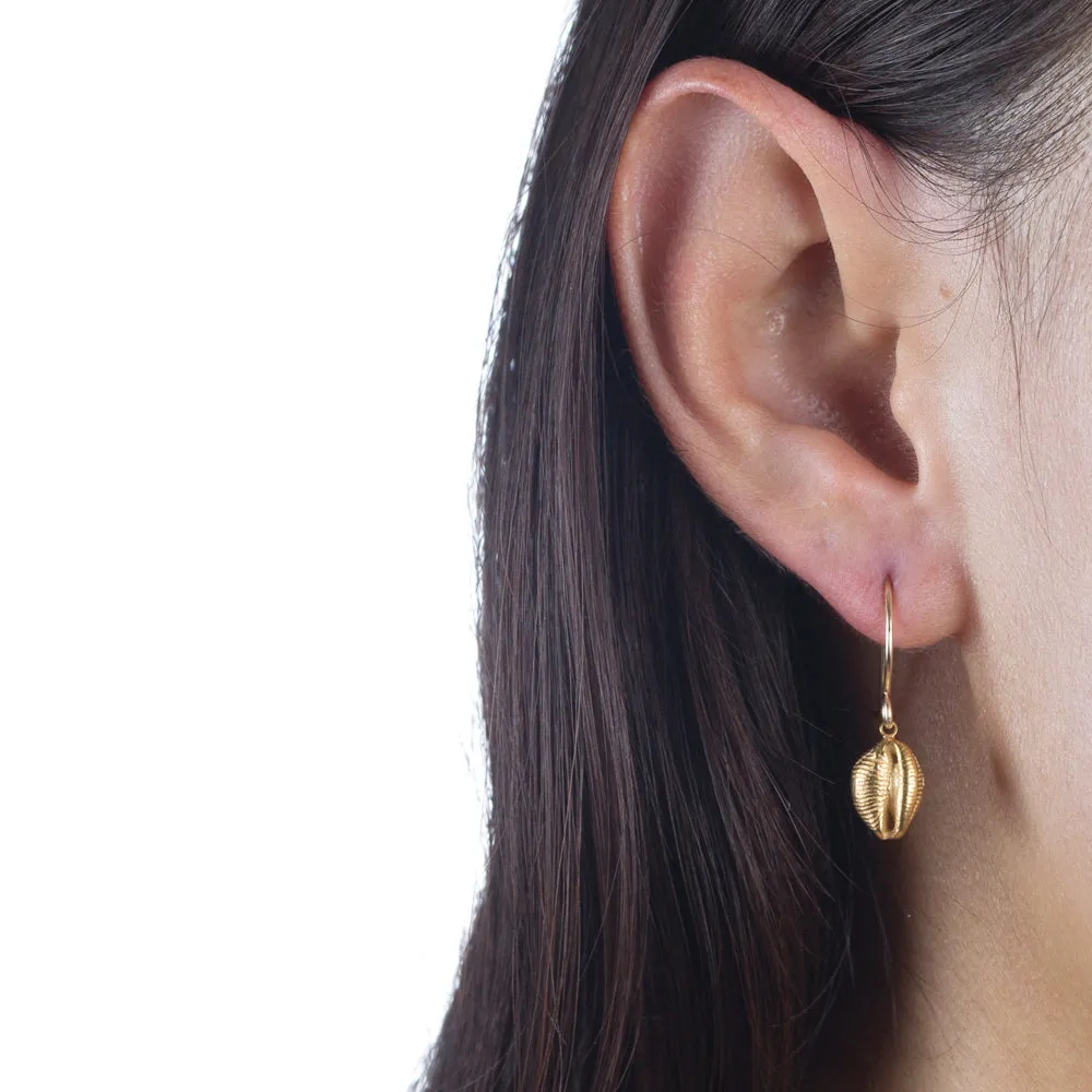 Small Kissing Shell Earrings