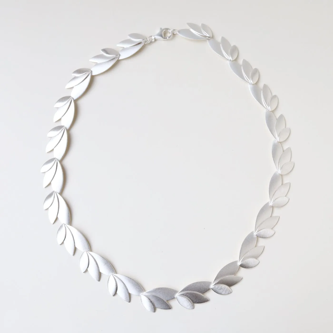 Three Leaves Collar Necklace
