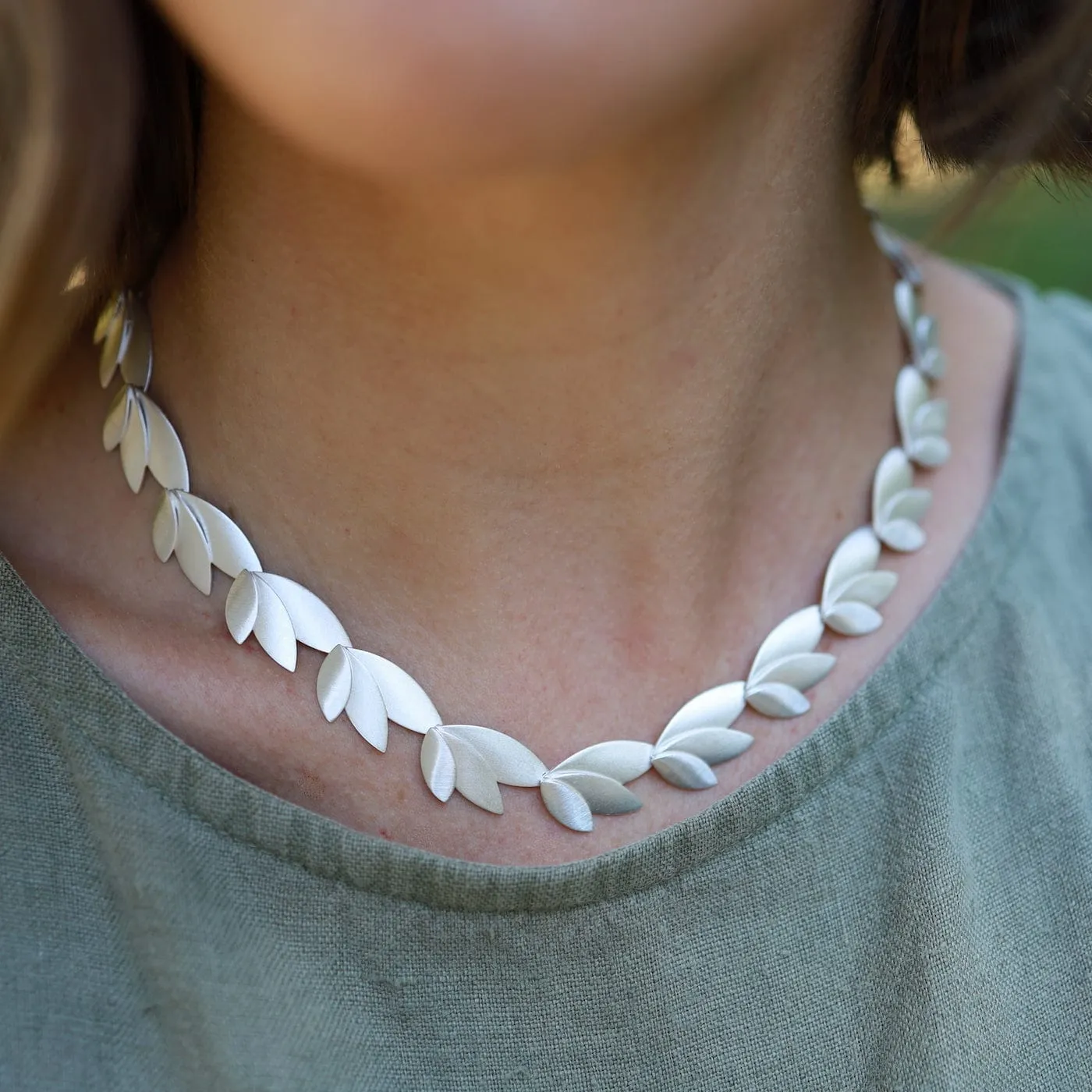 Three Leaves Collar Necklace