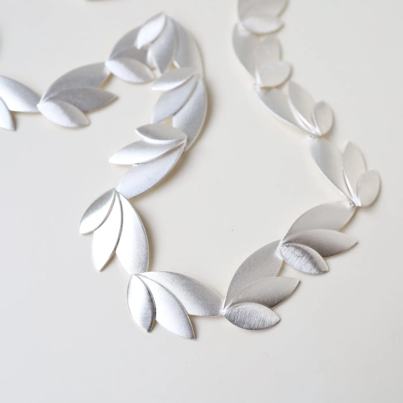 Three Leaves Collar Necklace