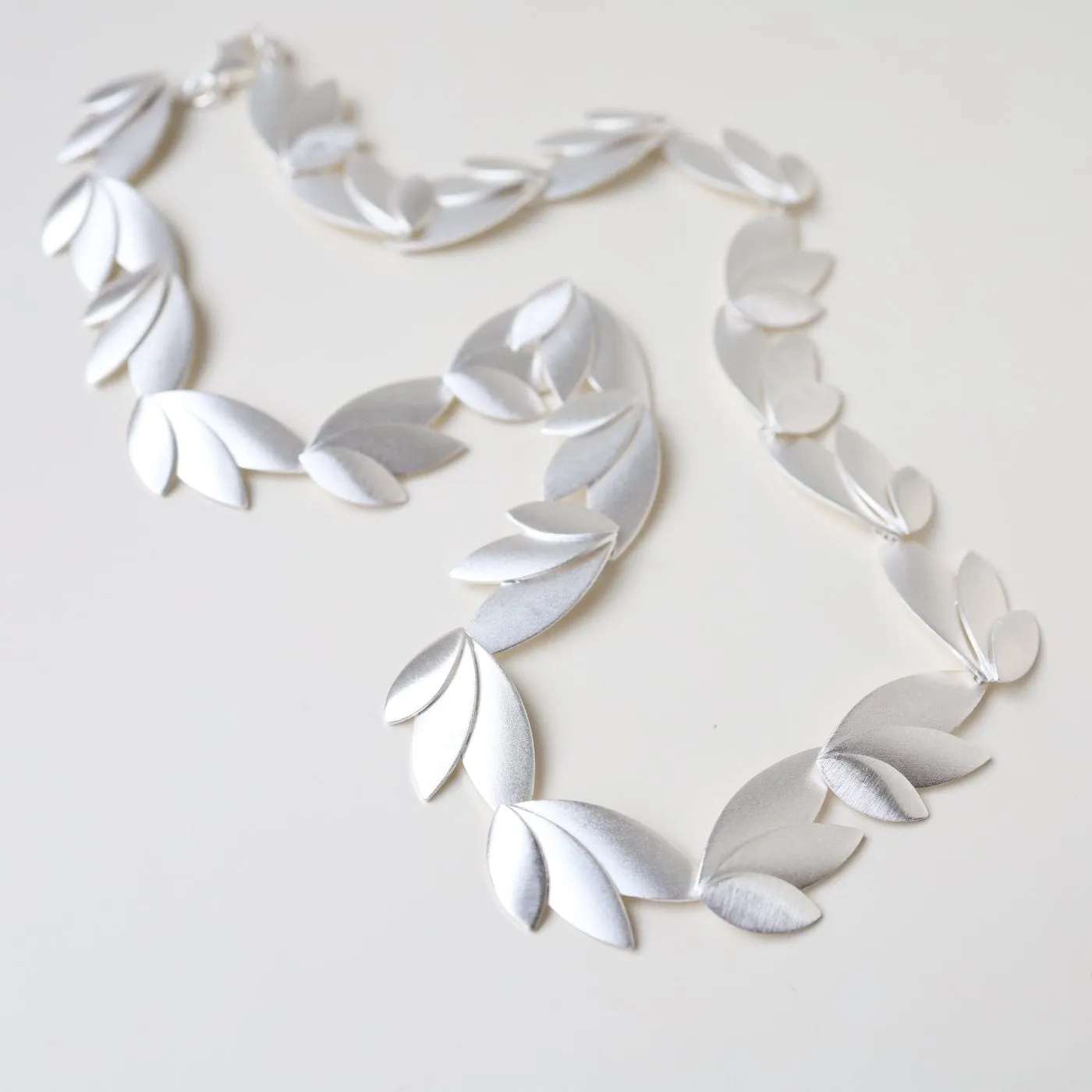 Three Leaves Collar Necklace