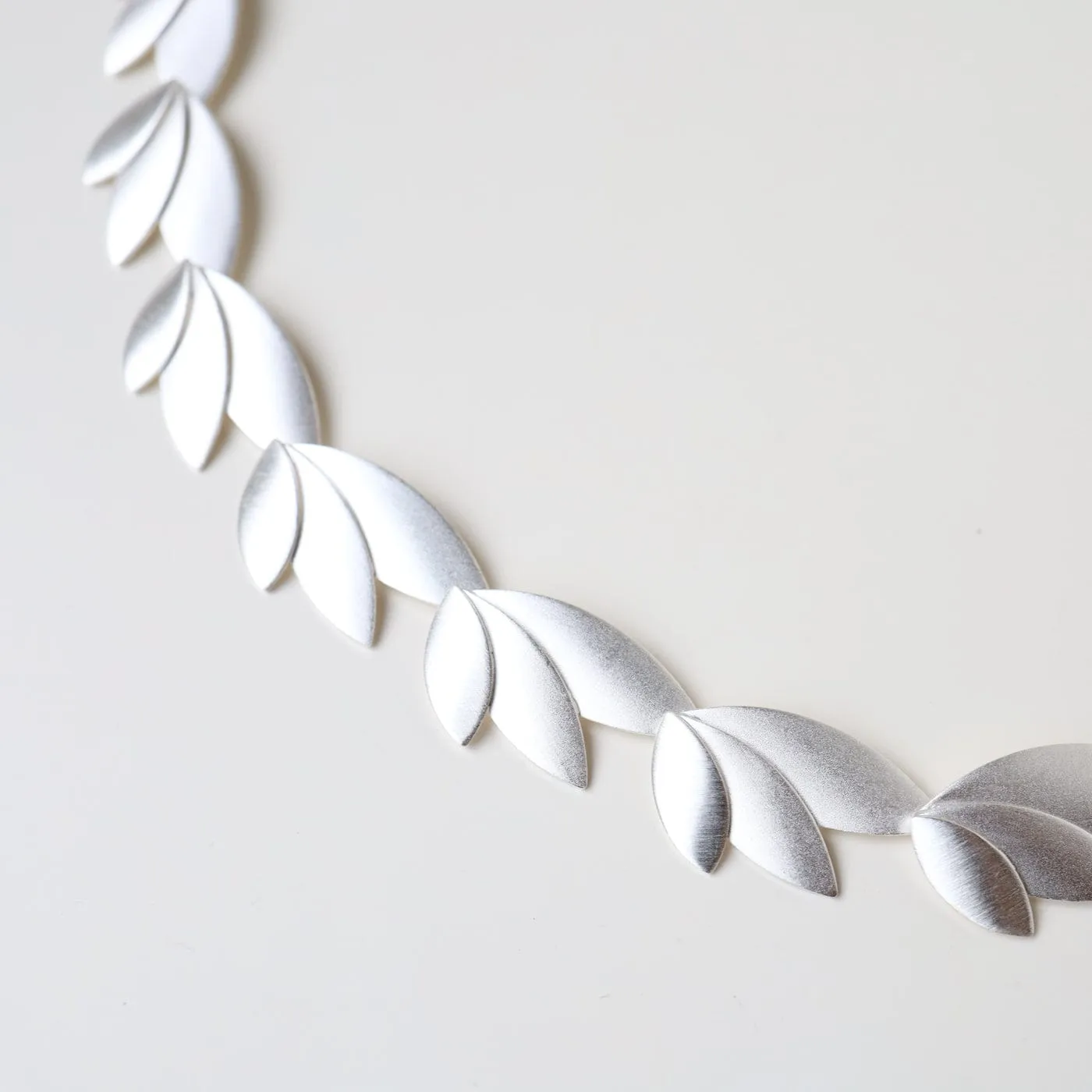 Three Leaves Collar Necklace
